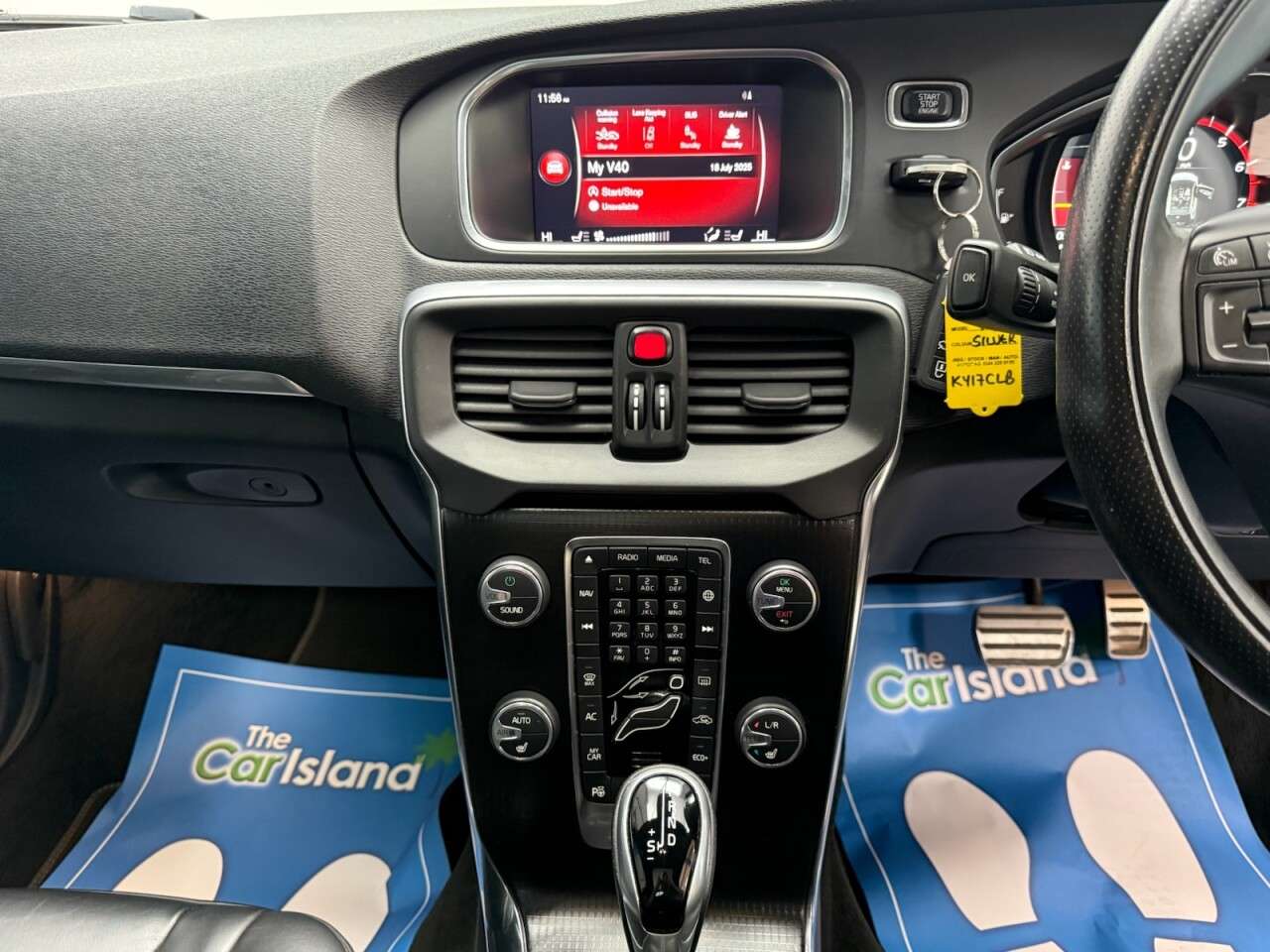 2017 VOLVO V40 2017 VOLVO V40