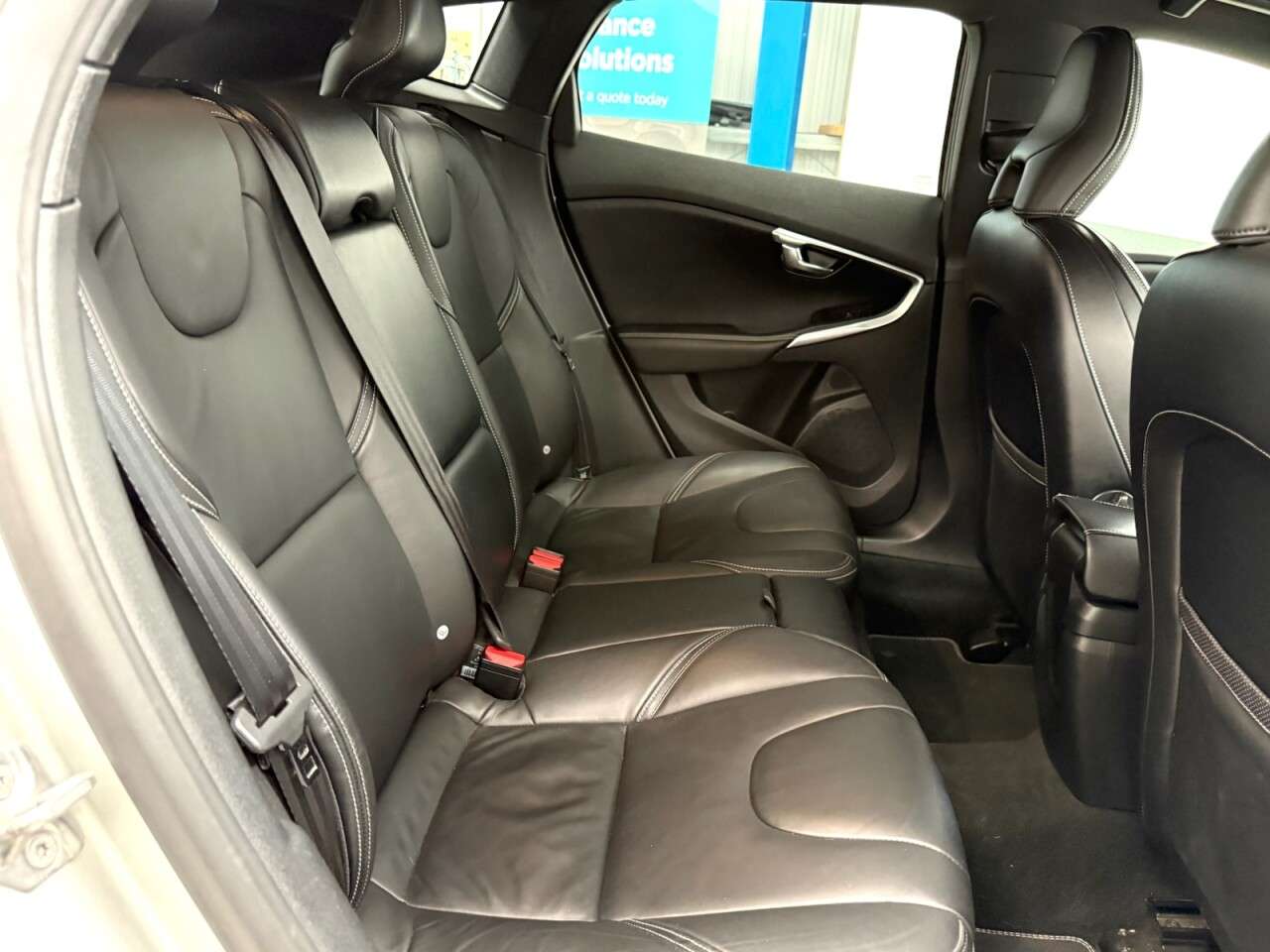 2017 VOLVO V40 2017 VOLVO V40