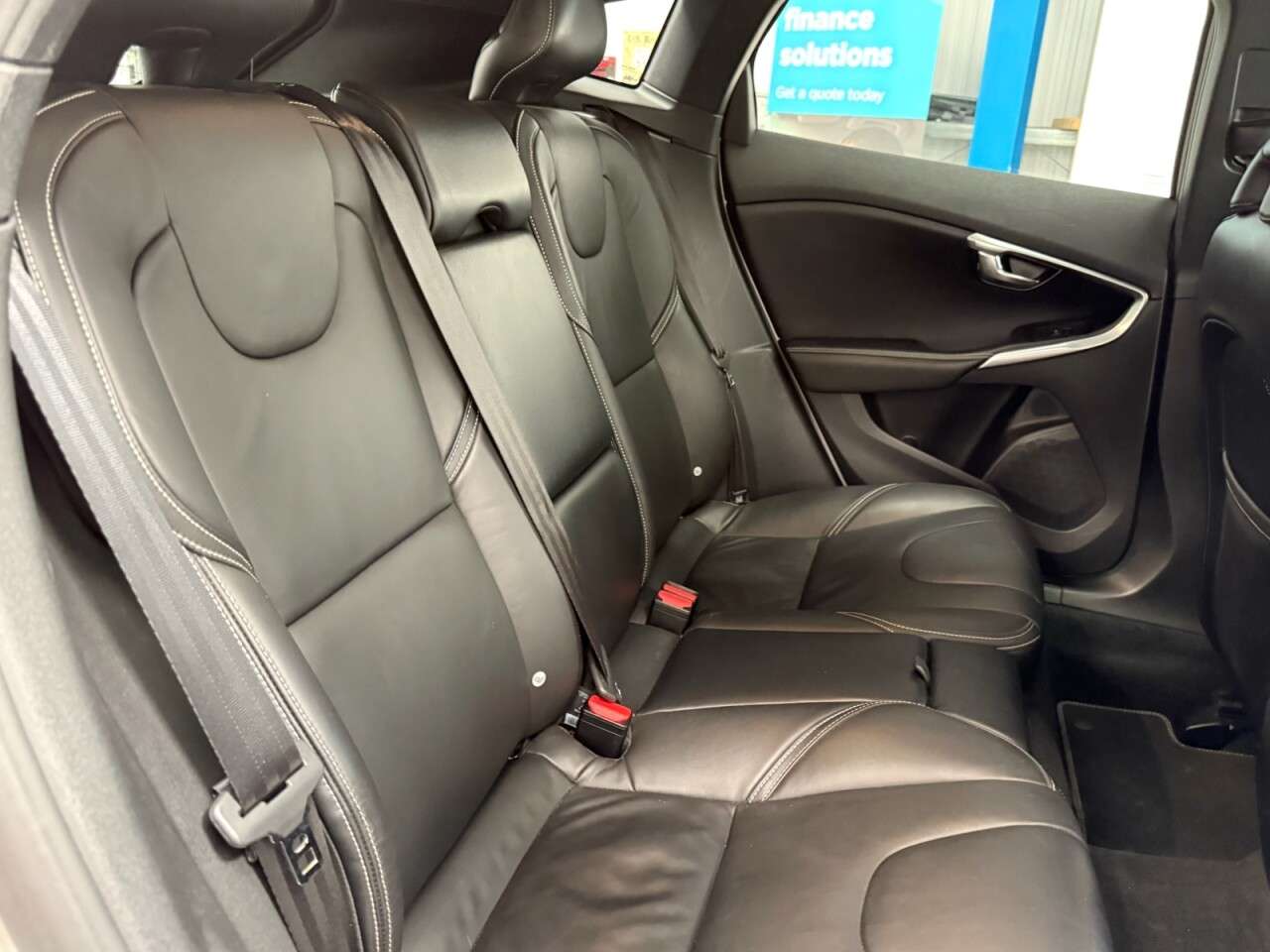 2017 VOLVO V40 2017 VOLVO V40