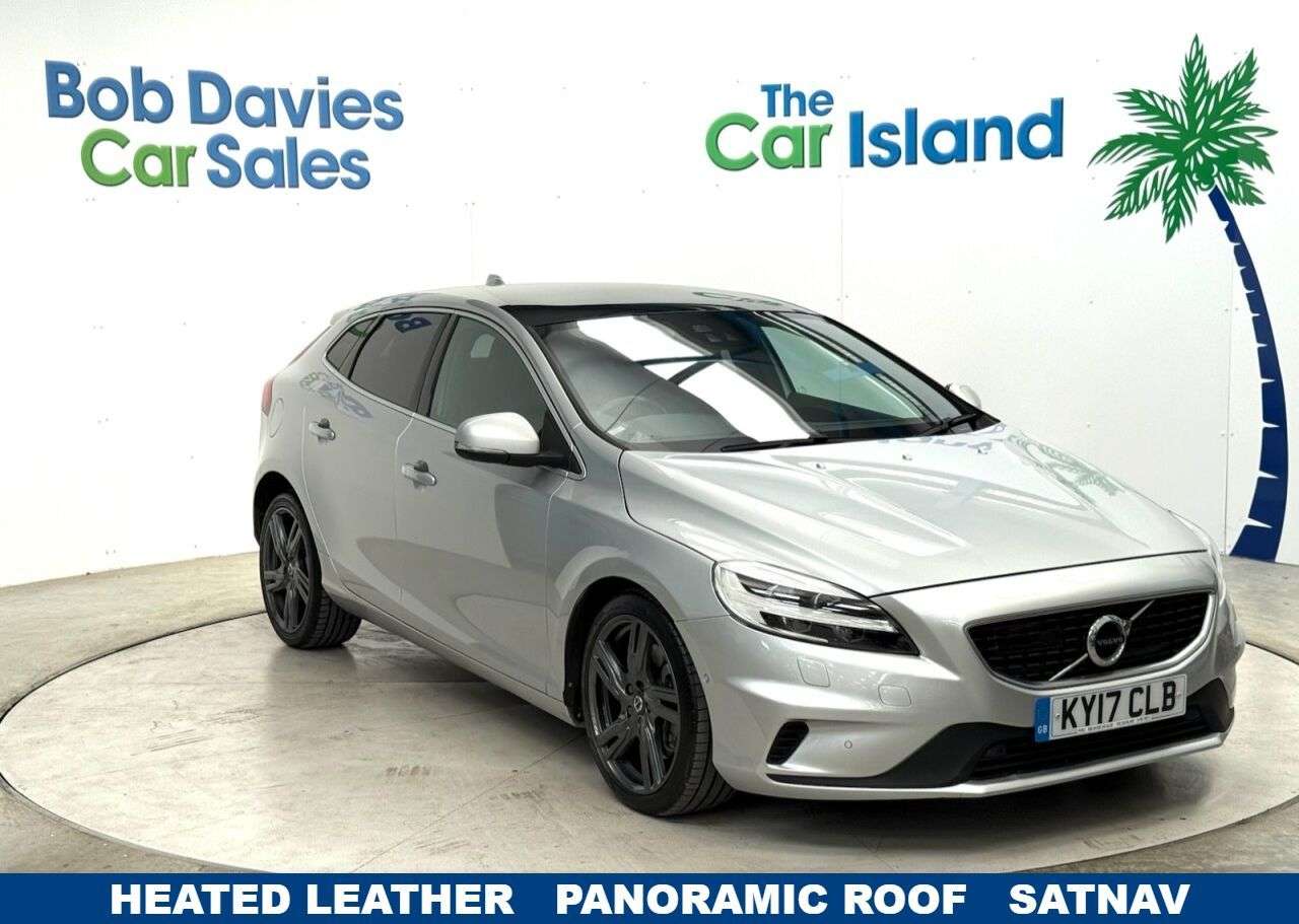 2017 VOLVO V40 2017 VOLVO V40