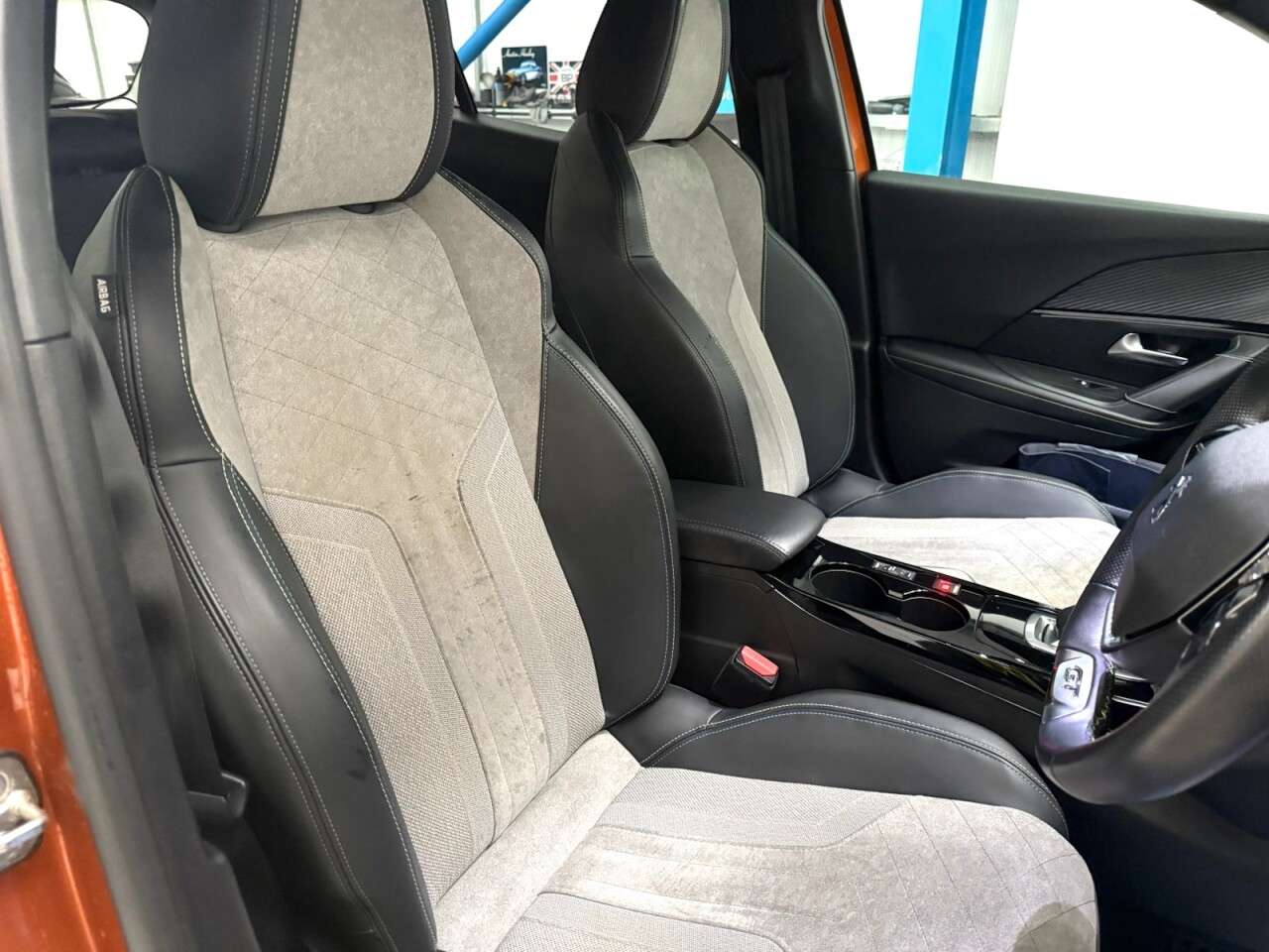 2021 PEUGEOT E-2008 2021 PEUGEOT E-2008