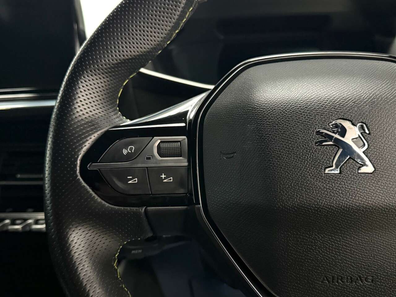 2021 PEUGEOT E-2008 2021 PEUGEOT E-2008