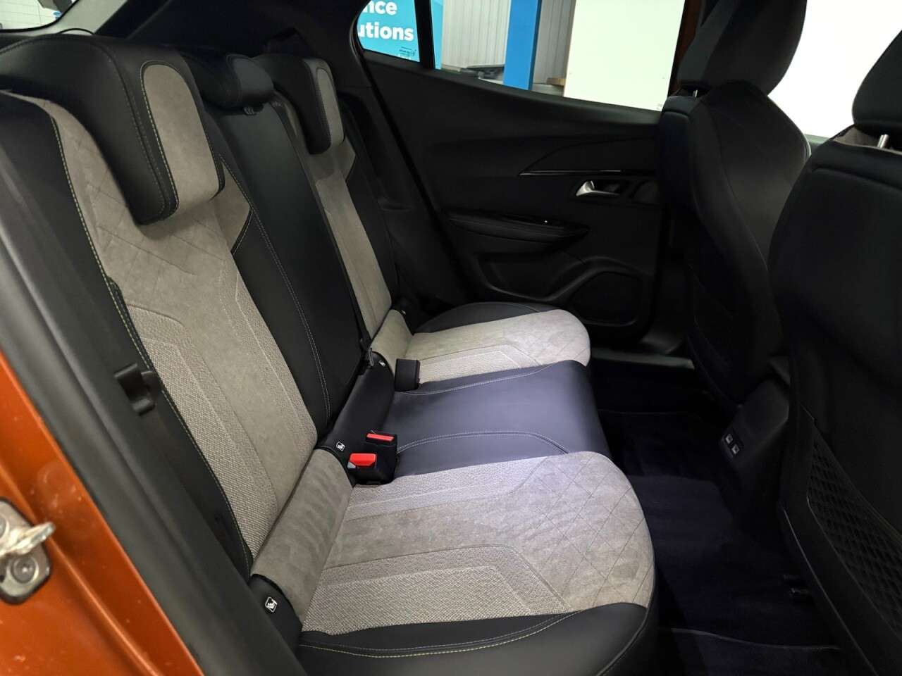 2021 PEUGEOT E-2008 2021 PEUGEOT E-2008