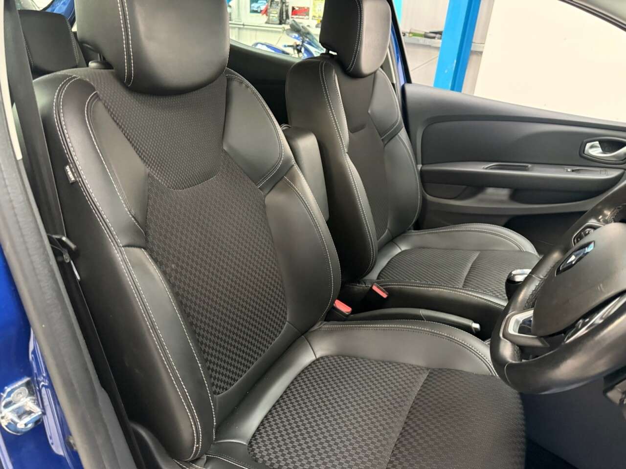 2017 RENAULT CLIO 2017 RENAULT CLIO