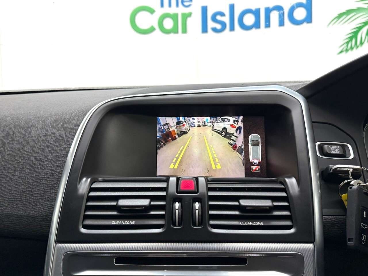 2017 VOLVO XC60 2017 VOLVO XC60