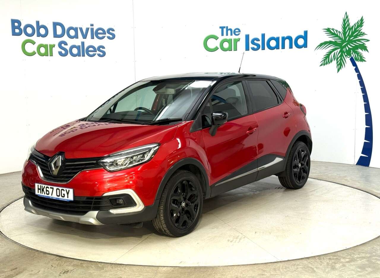 A 2017 RENAULT CAPTUR 0.9 TCe ENERGY Signature X Nav SUV 5dr Petrol Manual Euro 6 (s/s) (90 ps) F A 2017 RENAULT CAPTUR 0.9 TCe ENERGY Signature X Nav SUV 5dr Petrol Manual Euro 6 (s/s) (90 ps) F