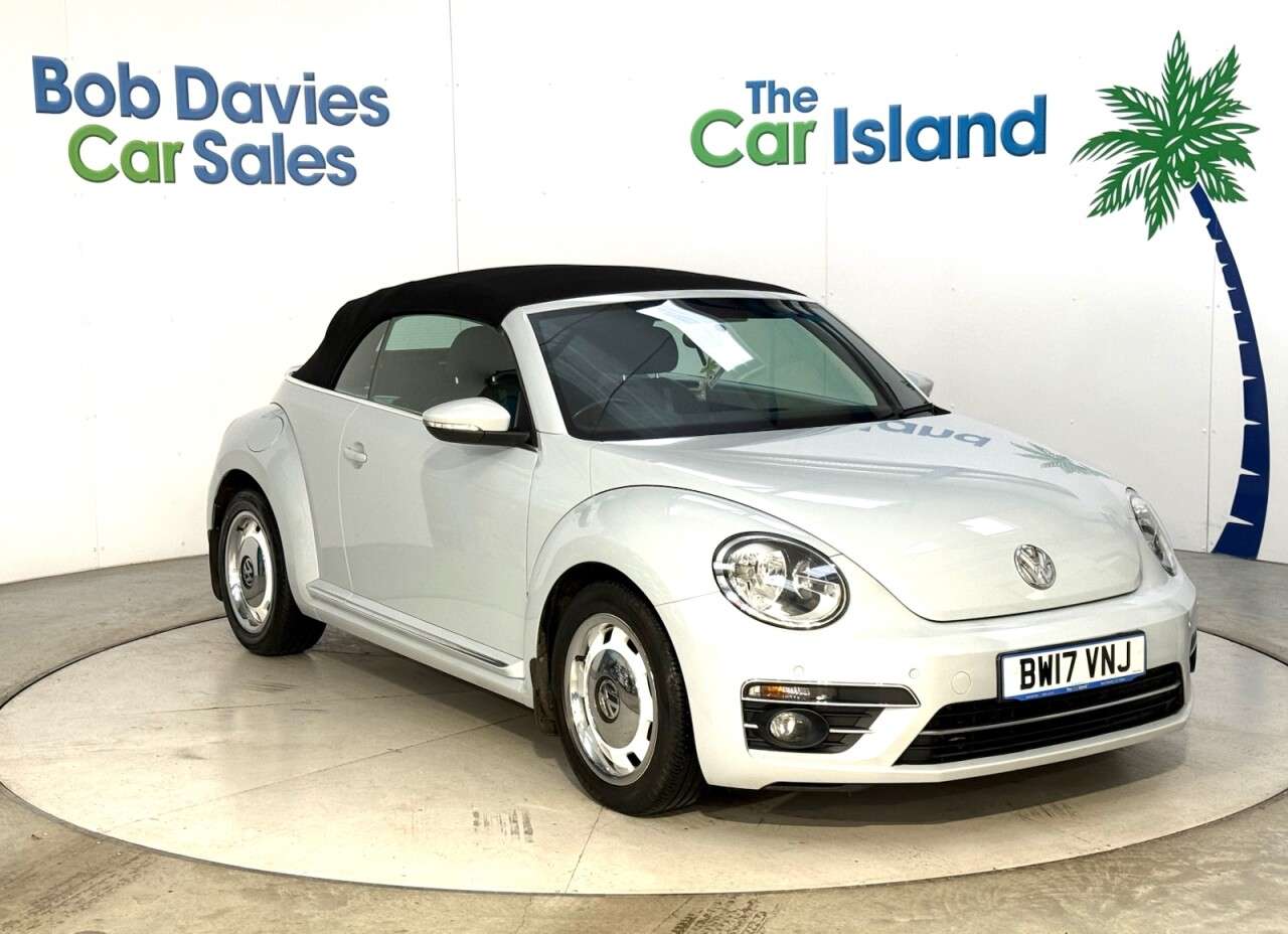 A 2017 VOLKSWAGEN BEETLE 1.4 TSI BlueMotion Tech Design Cabriolet 2dr Petrol Manual Euro 6 (s/s) (15 A 2017 VOLKSWAGEN BEETLE 1.4 TSI BlueMotion Tech Design Cabriolet 2dr Petrol Manual Euro 6 (s/s) (15