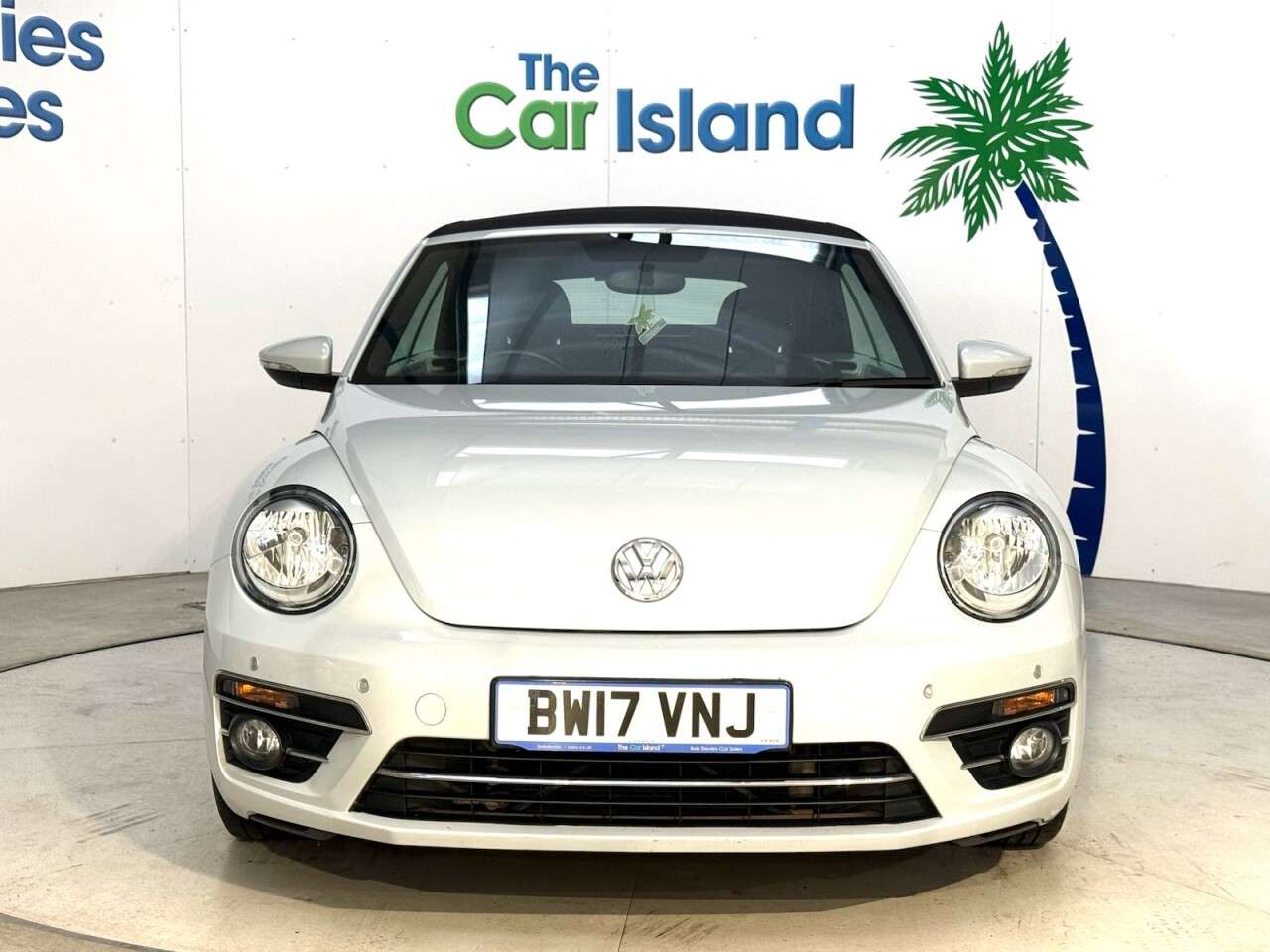 A 2017 VOLKSWAGEN BEETLE 1.4 TSI BlueMotion Tech Design Cabriolet 2dr Petrol Manual Euro 6 (s/s) (15 A 2017 VOLKSWAGEN BEETLE 1.4 TSI BlueMotion Tech Design Cabriolet 2dr Petrol Manual Euro 6 (s/s) (15