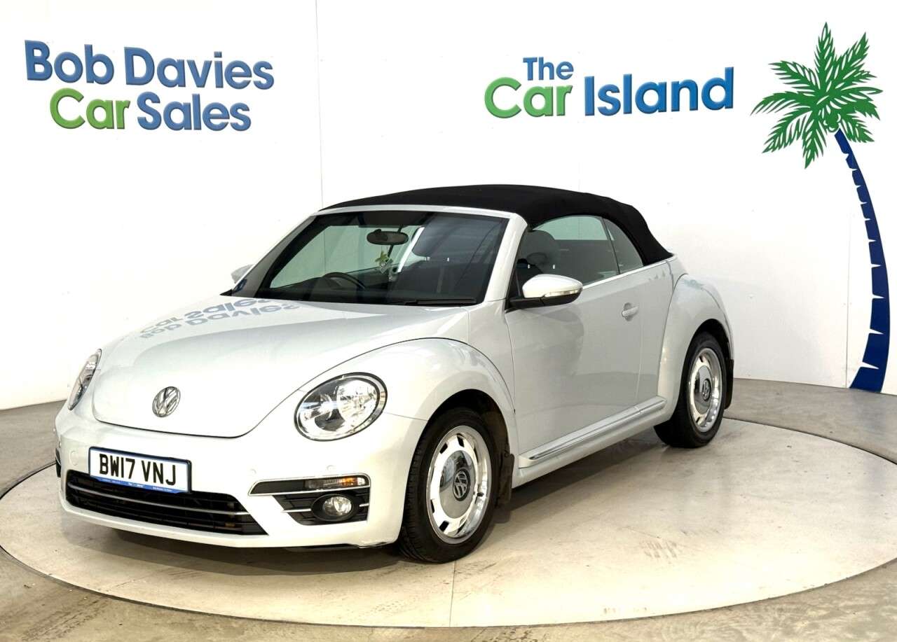 A 2017 VOLKSWAGEN BEETLE 1.4 TSI BlueMotion Tech Design Cabriolet 2dr Petrol Manual Euro 6 (s/s) (15 A 2017 VOLKSWAGEN BEETLE 1.4 TSI BlueMotion Tech Design Cabriolet 2dr Petrol Manual Euro 6 (s/s) (15