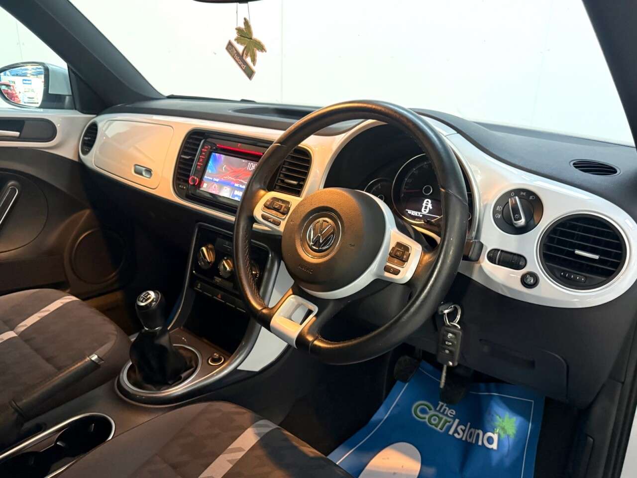 2017 VOLKSWAGEN BEETLE 2017 VOLKSWAGEN BEETLE