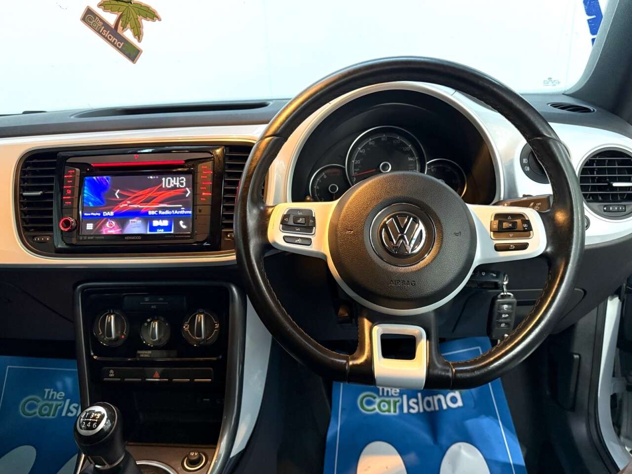2017 VOLKSWAGEN BEETLE 2017 VOLKSWAGEN BEETLE