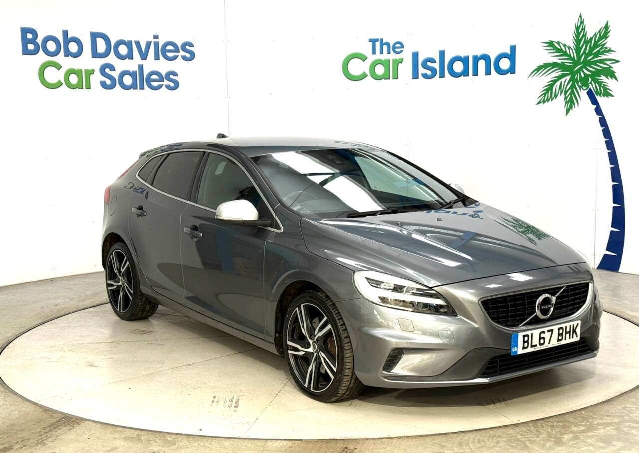 A 2018 VOLVO V40 1.5 T2 R-Design Pro Hatchback 5dr Petrol Auto Euro 6 (s/s) (122 ps) Park As A 2018 VOLVO V40 1.5 T2 R-Design Pro Hatchback 5dr Petrol Auto Euro 6 (s/s) (122 ps) Park As
