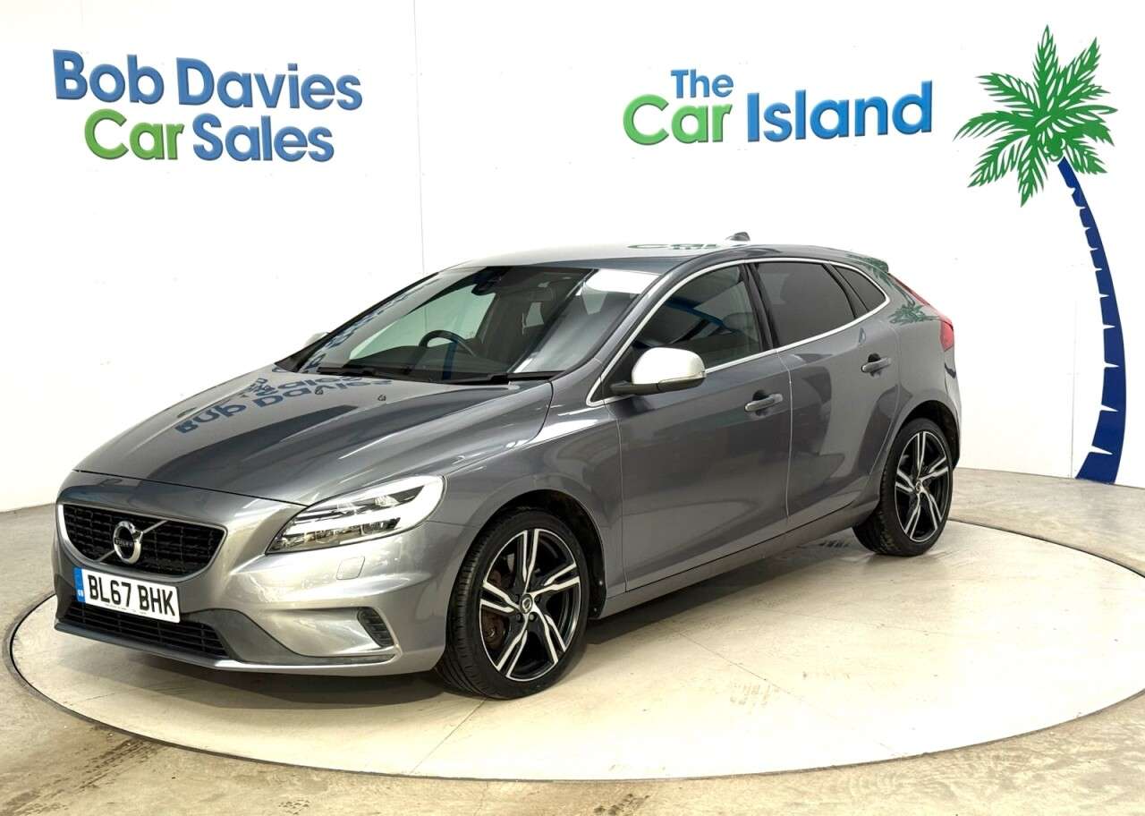 A 2018 VOLVO V40 1.5 T2 R-Design Pro Hatchback 5dr Petrol Auto Euro 6 (s/s) (122 ps) Park As A 2018 VOLVO V40 1.5 T2 R-Design Pro Hatchback 5dr Petrol Auto Euro 6 (s/s) (122 ps) Park As