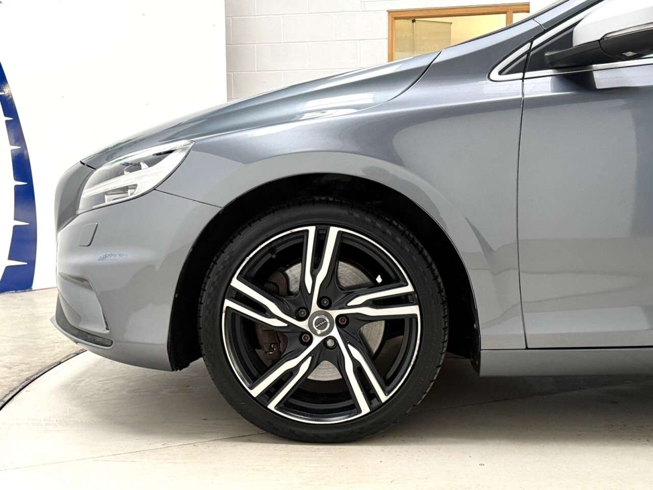 2018 VOLVO V40 2018 VOLVO V40