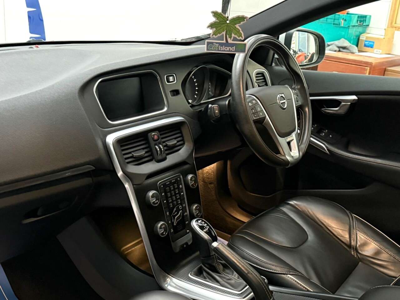 2018 VOLVO V40 2018 VOLVO V40