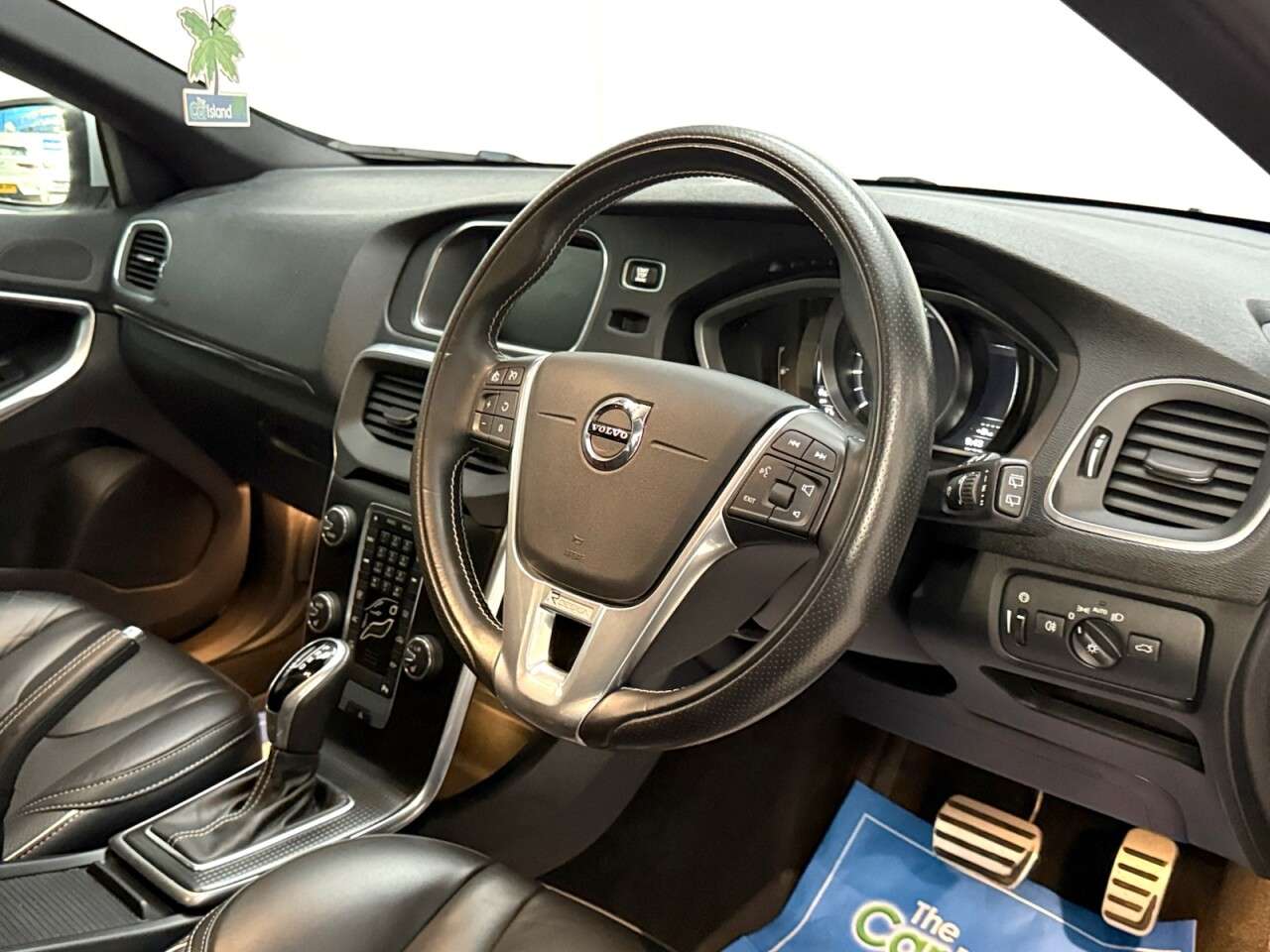 2018 VOLVO V40 2018 VOLVO V40