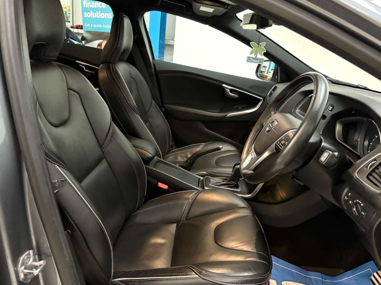 2018 VOLVO V40 2018 VOLVO V40