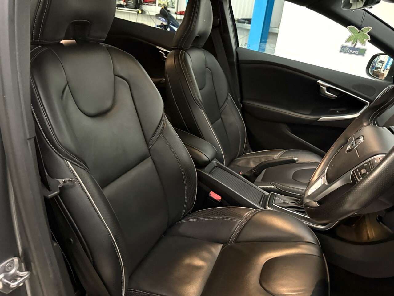 2018 VOLVO V40 2018 VOLVO V40