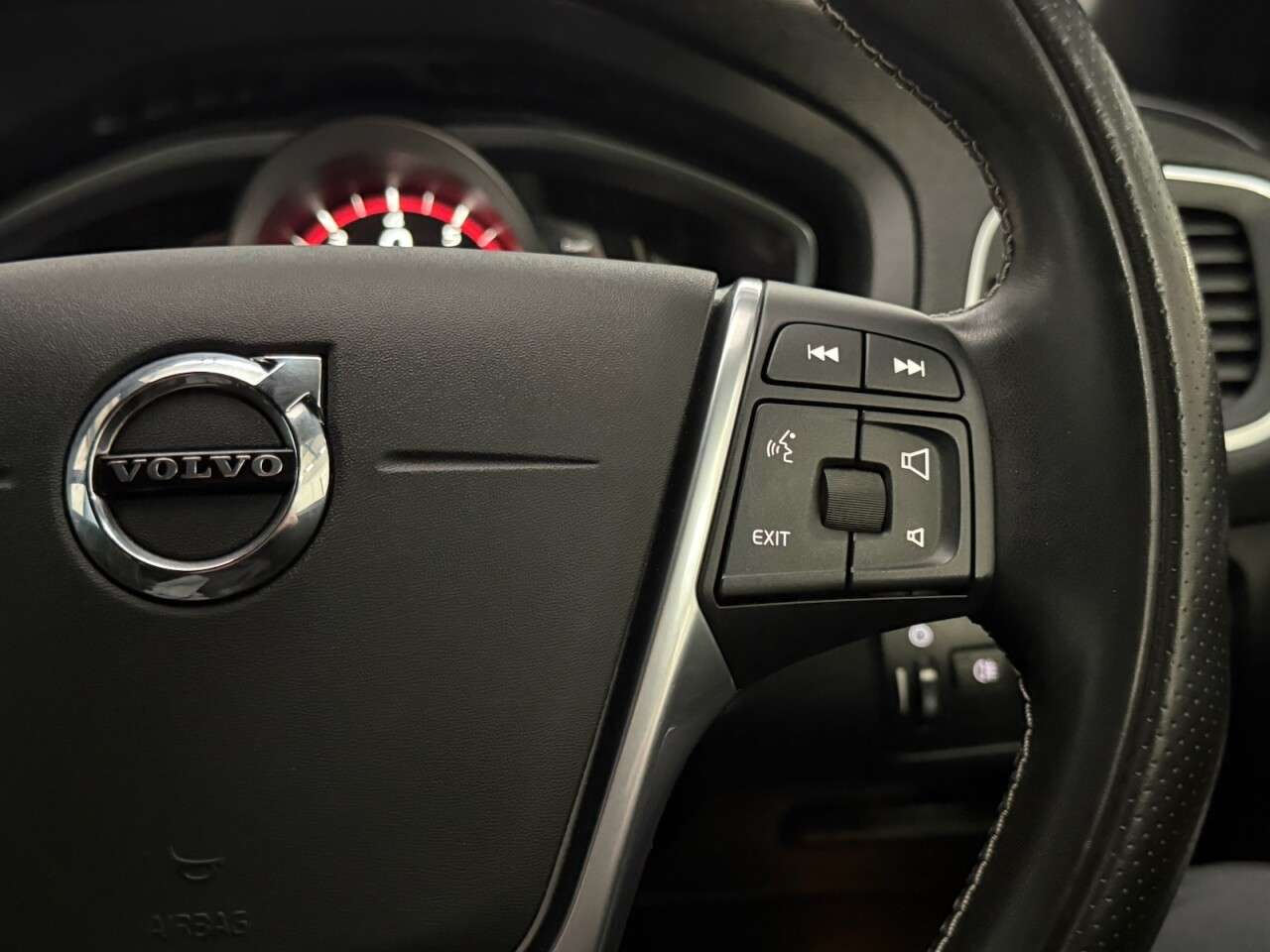 2018 VOLVO V40 2018 VOLVO V40