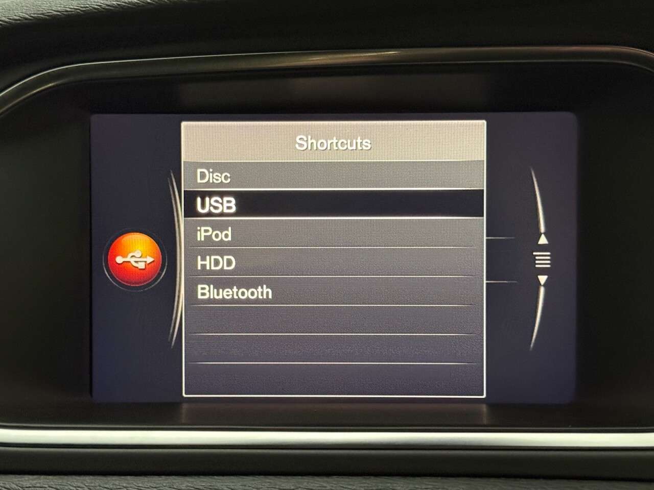 2018 VOLVO V40 2018 VOLVO V40