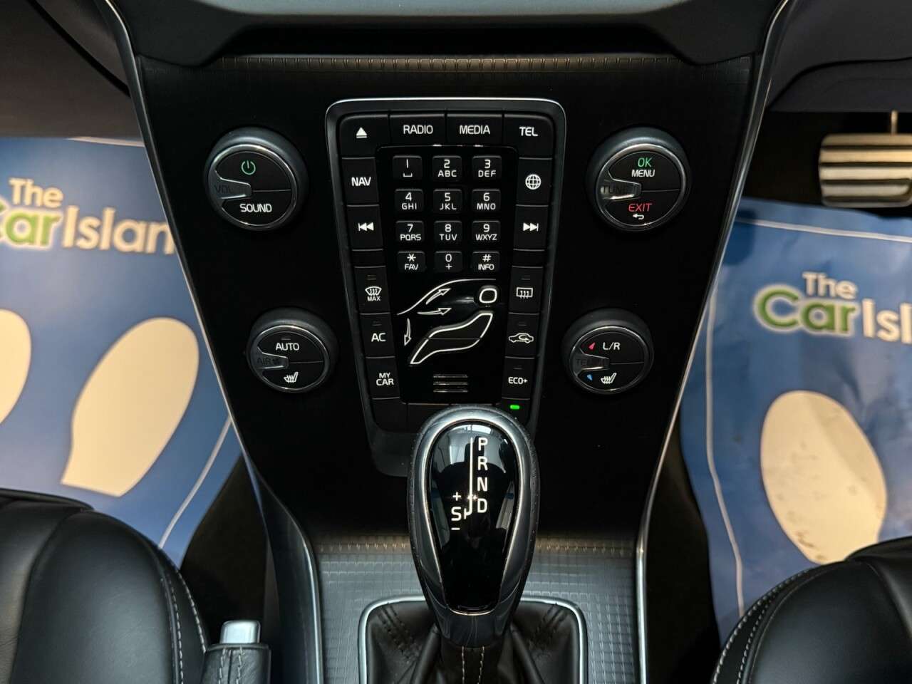 2018 VOLVO V40 2018 VOLVO V40