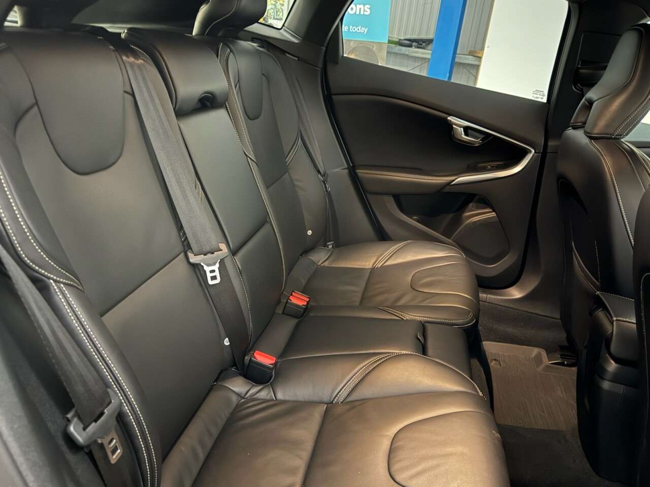 2018 VOLVO V40 2018 VOLVO V40