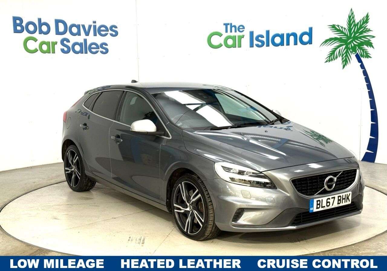 A 2018 VOLVO V40 1.5 T2 R-Design Pro Hatchback 5dr Petrol Auto Euro 6 (s/s) (122 ps) Park As A 2018 VOLVO V40 1.5 T2 R-Design Pro Hatchback 5dr Petrol Auto Euro 6 (s/s) (122 ps) Park As