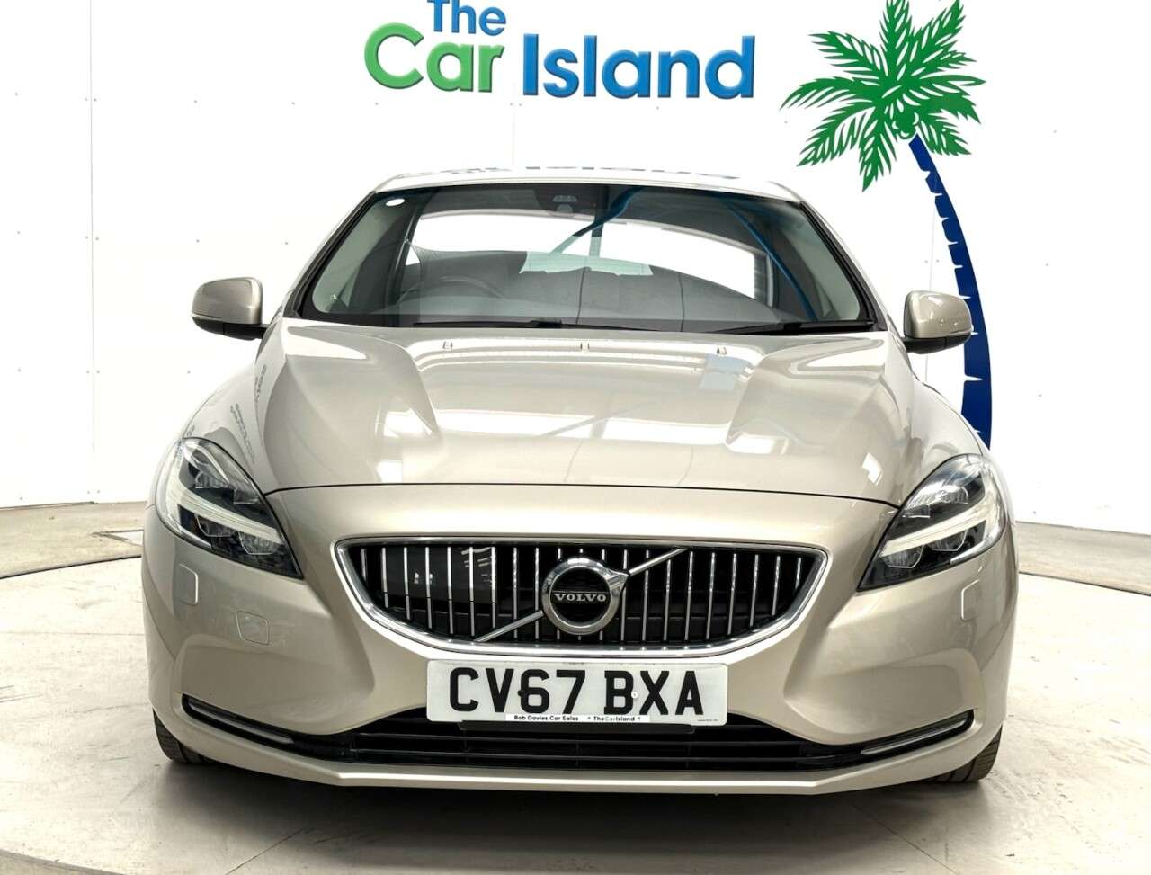 A 2017 VOLVO V40 2.0 D2 Inscription Hatchback 5dr Diesel Manual Euro 6 (s/s) (120 ps) Park A A 2017 VOLVO V40 2.0 D2 Inscription Hatchback 5dr Diesel Manual Euro 6 (s/s) (120 ps) Park A