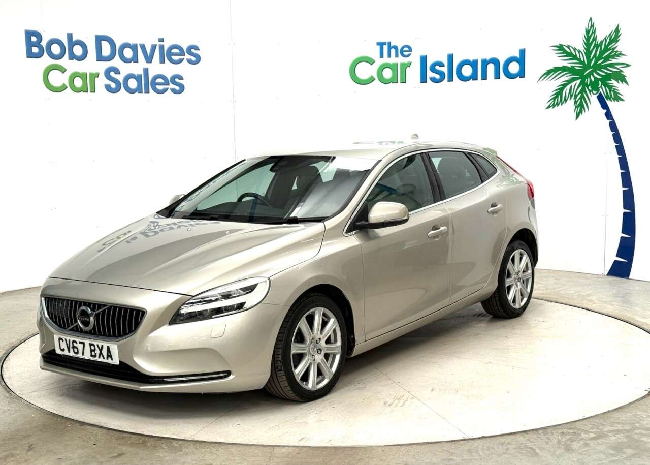 A 2017 VOLVO V40 2.0 D2 Inscription Hatchback 5dr Diesel Manual Euro 6 (s/s) (120 ps) Park A A 2017 VOLVO V40 2.0 D2 Inscription Hatchback 5dr Diesel Manual Euro 6 (s/s) (120 ps) Park A