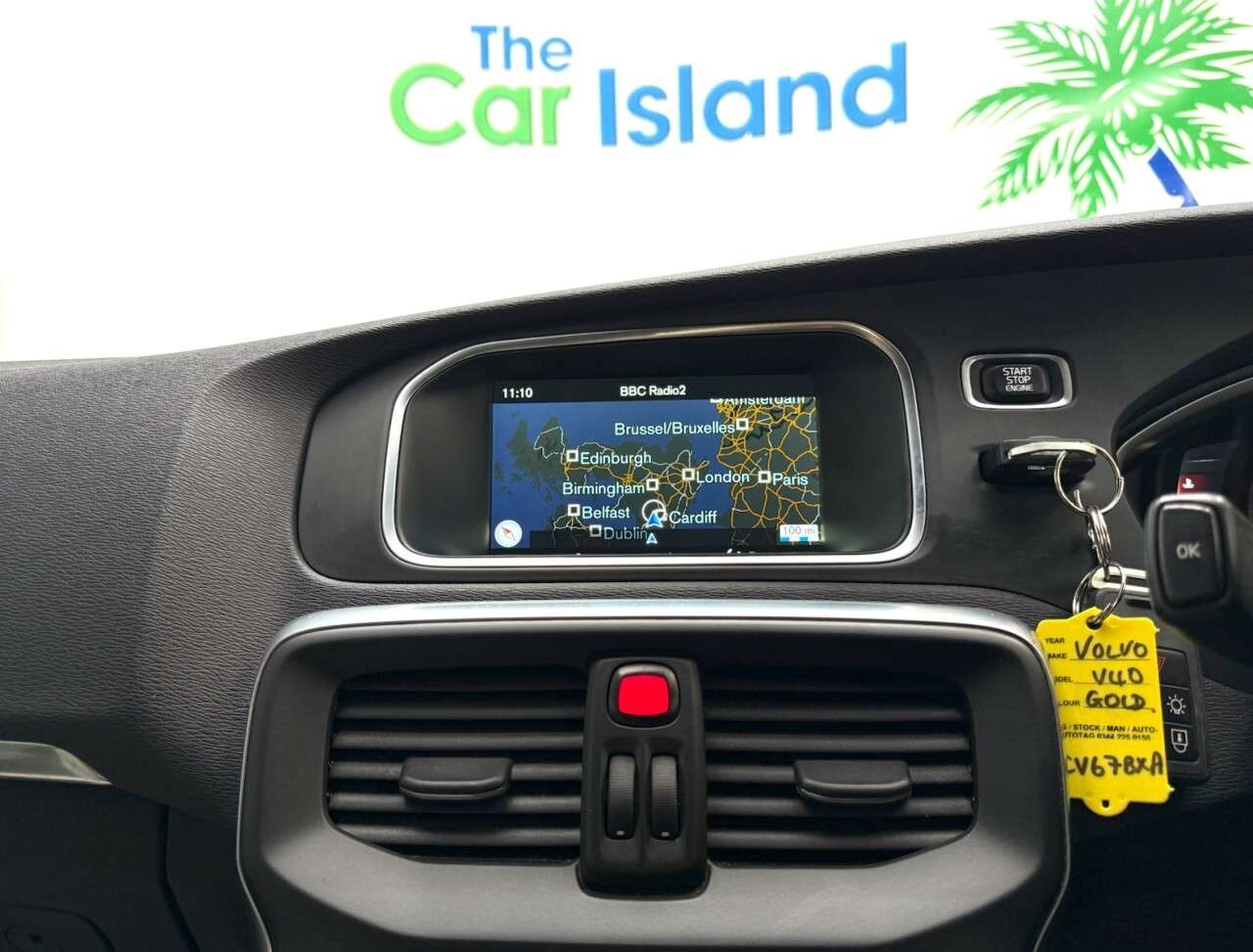 2017 VOLVO V40 2017 VOLVO V40