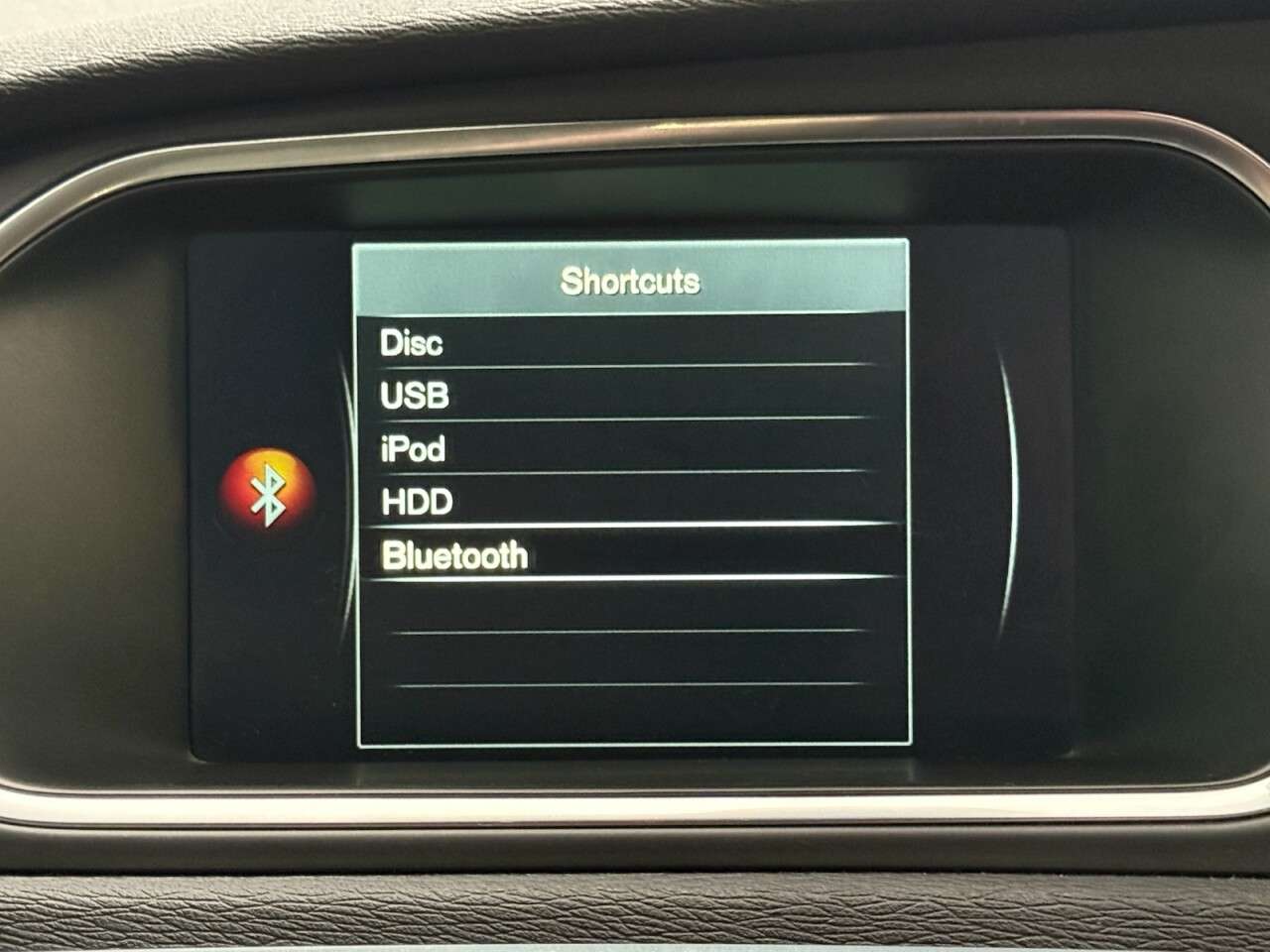 2017 VOLVO V40 2017 VOLVO V40