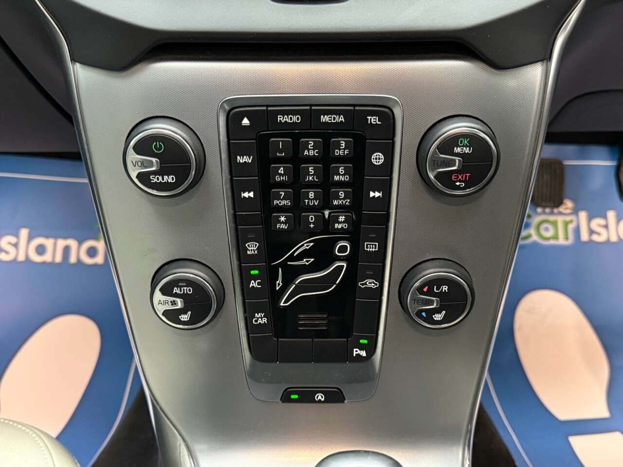 2017 VOLVO V40 2017 VOLVO V40