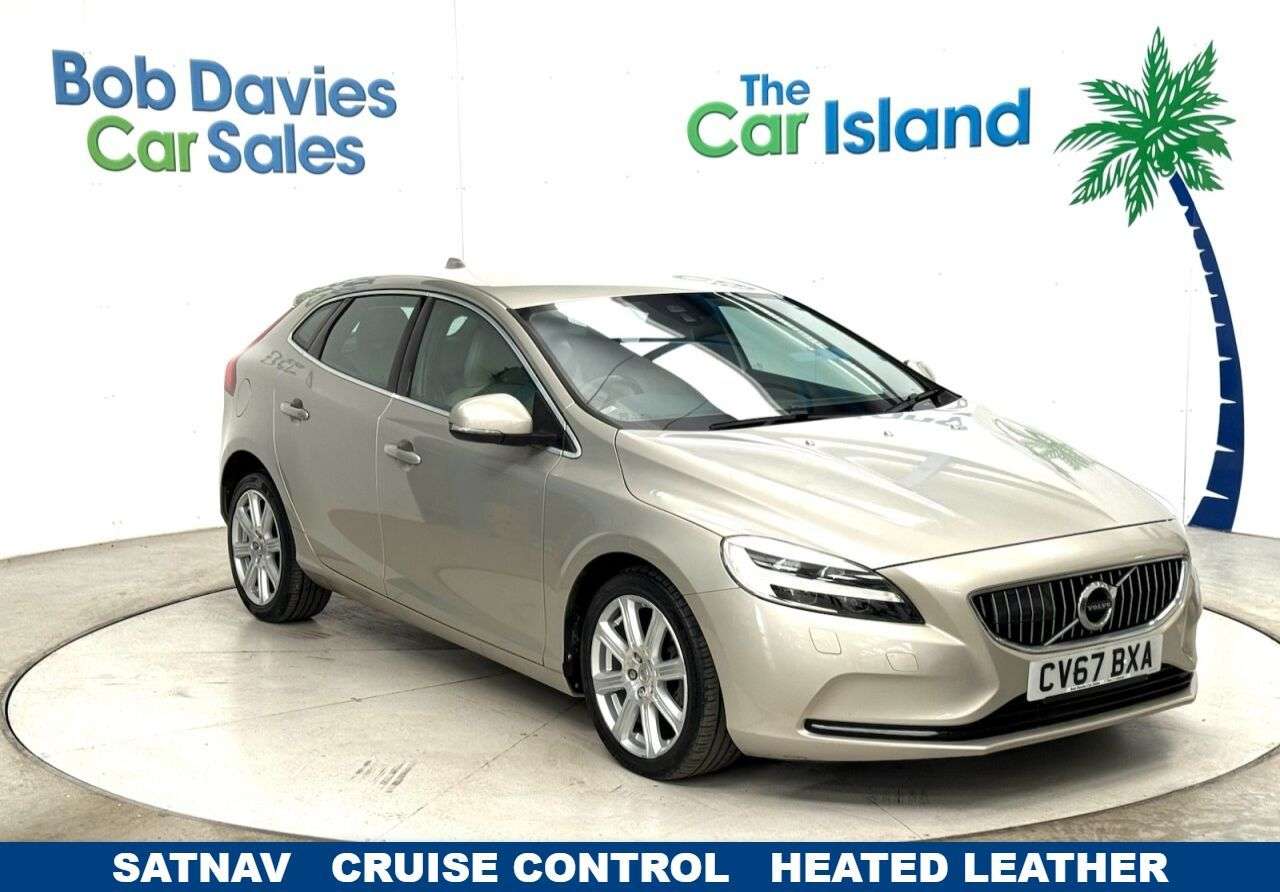A 2017 VOLVO V40 2.0 D2 Inscription Hatchback 5dr Diesel Manual Euro 6 (s/s) (120 ps) Park A A 2017 VOLVO V40 2.0 D2 Inscription Hatchback 5dr Diesel Manual Euro 6 (s/s) (120 ps) Park A