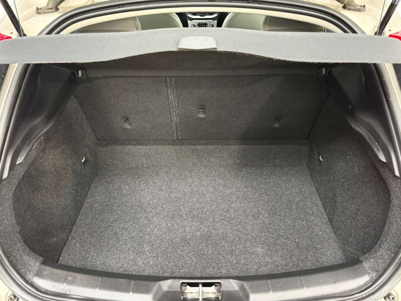 2017 VOLVO V40 2017 VOLVO V40