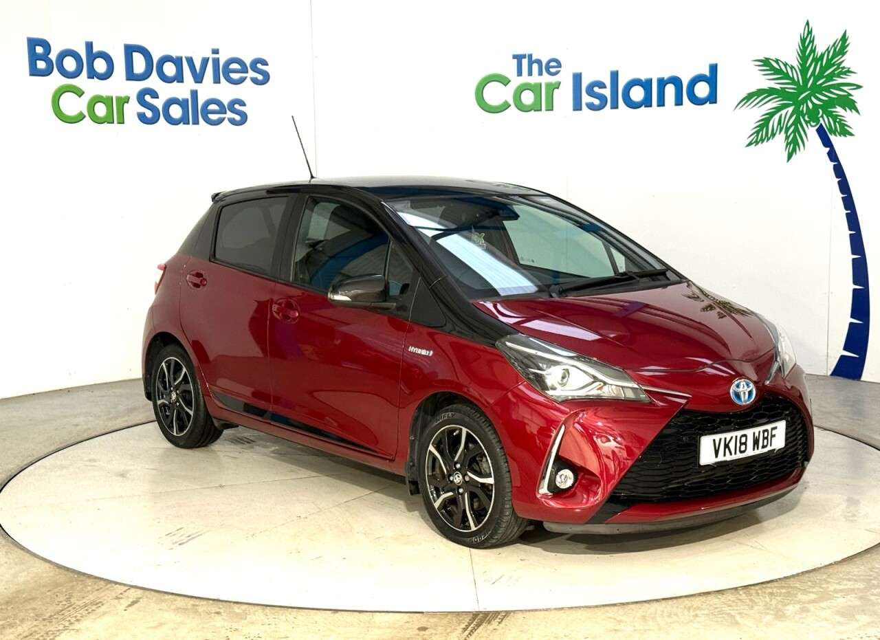 A 2018 TOYOTA YARIS 1.5 VVT-h Grey Bi-Tone Hatchback 5dr Petrol Hybrid E-CVT Euro 6 (s/s) (100 A 2018 TOYOTA YARIS 1.5 VVT-h Grey Bi-Tone Hatchback 5dr Petrol Hybrid E-CVT Euro 6 (s/s) (100