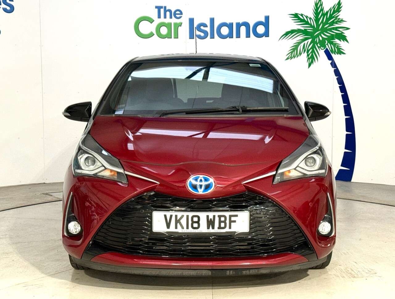 A 2018 TOYOTA YARIS 1.5 VVT-h Grey Bi-Tone Hatchback 5dr Petrol Hybrid E-CVT Euro 6 (s/s) (100 A 2018 TOYOTA YARIS 1.5 VVT-h Grey Bi-Tone Hatchback 5dr Petrol Hybrid E-CVT Euro 6 (s/s) (100