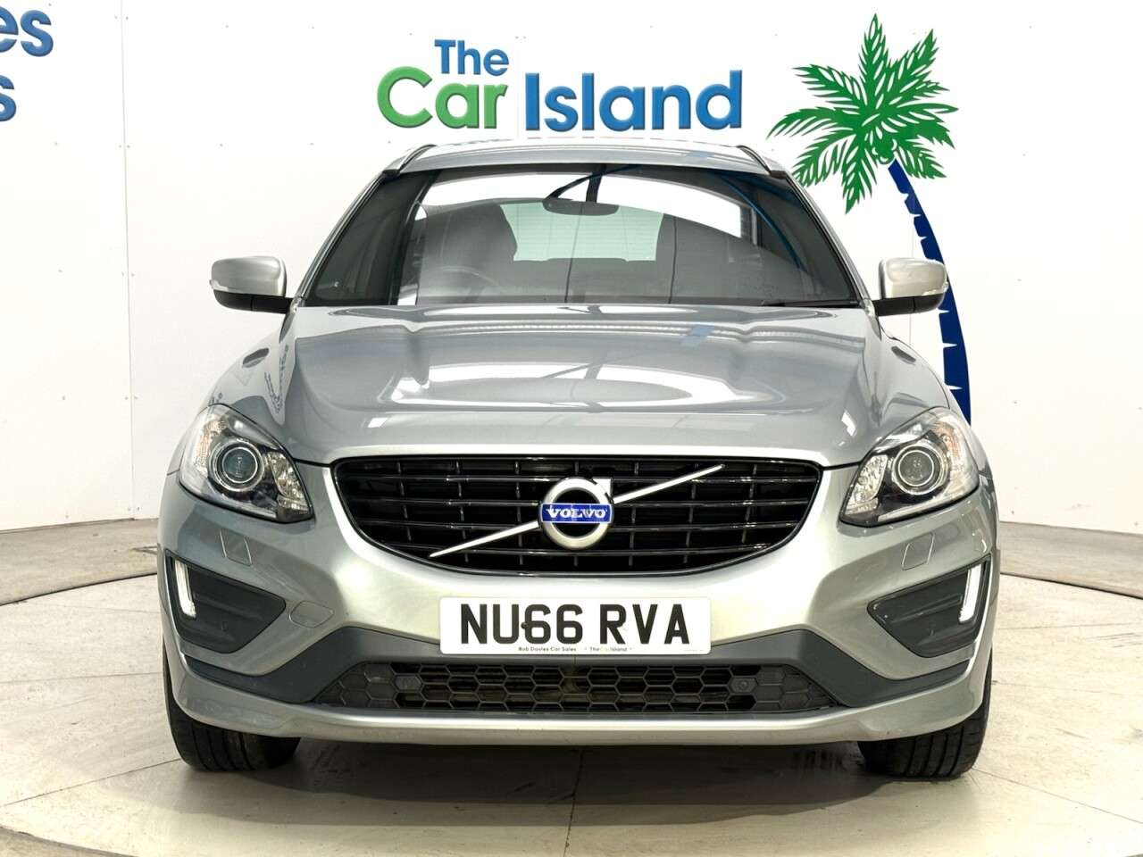 A 2016 VOLVO XC60 2.4 D4 R-Design Lux Nav SUV 5dr Diesel Auto AWD Euro 6 (s/s) (190 ps) AUTO, A 2016 VOLVO XC60 2.4 D4 R-Design Lux Nav SUV 5dr Diesel Auto AWD Euro 6 (s/s) (190 ps) AUTO,