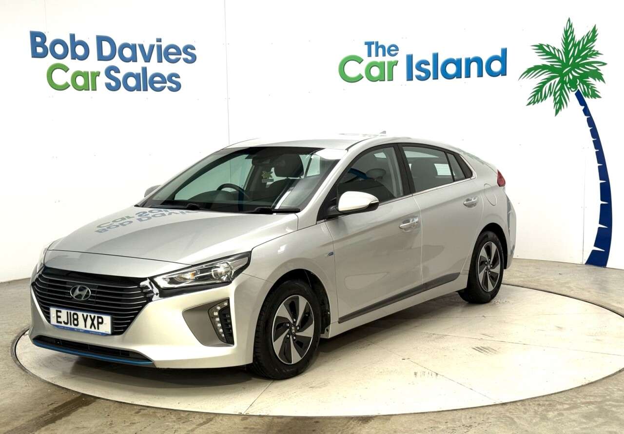 A 0 HYUNDAI IONIQ 1.6 h-GDi Premium Hatchback 5dr Petrol Hybrid DCT Euro 6 (s/s) (141 ps) SAT A 0 HYUNDAI IONIQ 1.6 h-GDi Premium Hatchback 5dr Petrol Hybrid DCT Euro 6 (s/s) (141 ps) SAT