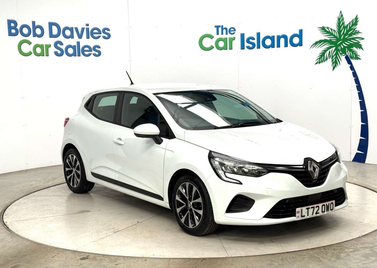 A 2022 RENAULT CLIO 1.0 TCe Iconic Edition Hatchback 5dr Petrol Manual Euro 6 (s/s) (90 ps) Eas A 2022 RENAULT CLIO 1.0 TCe Iconic Edition Hatchback 5dr Petrol Manual Euro 6 (s/s) (90 ps) Eas
