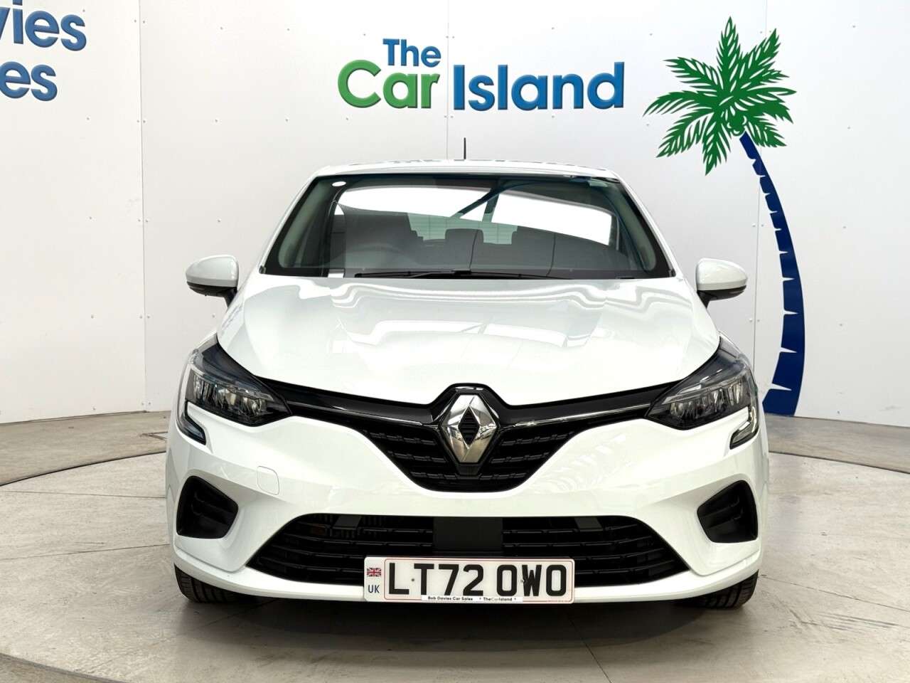 A 2022 RENAULT CLIO 1.0 TCe Iconic Edition Hatchback 5dr Petrol Manual Euro 6 (s/s) (90 ps) Eas A 2022 RENAULT CLIO 1.0 TCe Iconic Edition Hatchback 5dr Petrol Manual Euro 6 (s/s) (90 ps) Eas