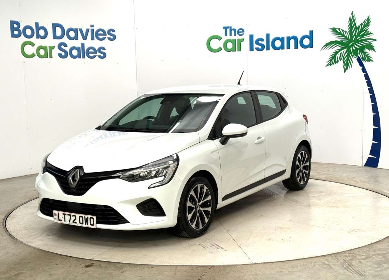 A 2022 RENAULT CLIO 1.0 TCe Iconic Edition Hatchback 5dr Petrol Manual Euro 6 (s/s) (90 ps) Eas A 2022 RENAULT CLIO 1.0 TCe Iconic Edition Hatchback 5dr Petrol Manual Euro 6 (s/s) (90 ps) Eas
