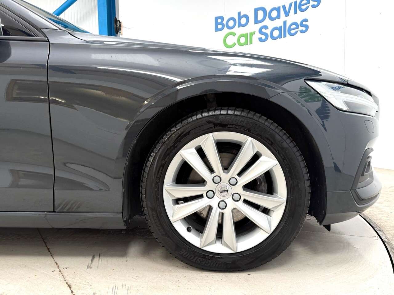 2019 VOLVO V60 2019 VOLVO V60