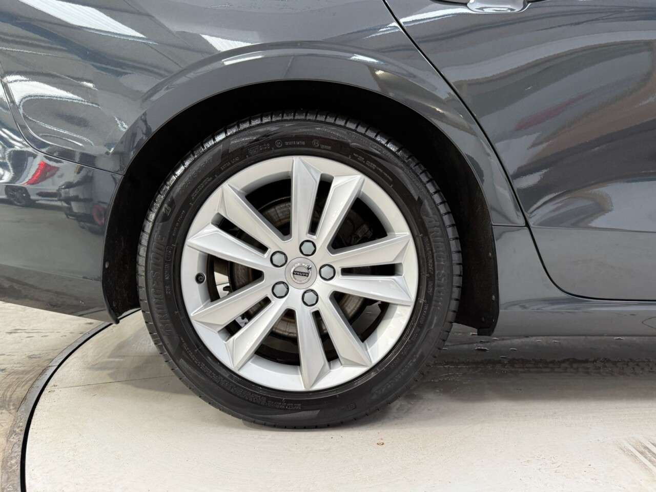 2019 VOLVO V60 2019 VOLVO V60