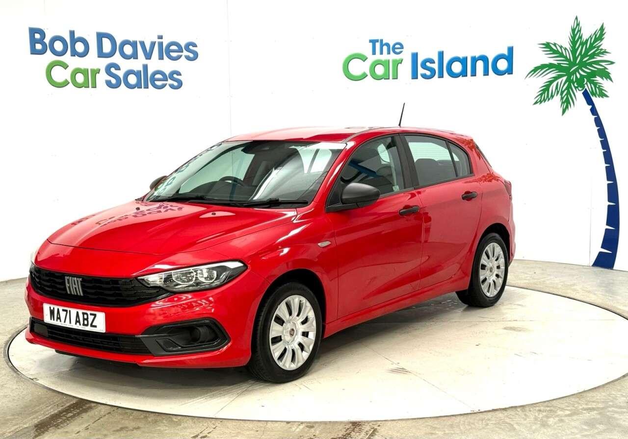 A 2021 FIAT TIPO 1.0 Hatchback 5dr Petrol Manual Euro 6 (s/s) (100 bhp) Cruise Control Parki A 2021 FIAT TIPO 1.0 Hatchback 5dr Petrol Manual Euro 6 (s/s) (100 bhp) Cruise Control Parki
