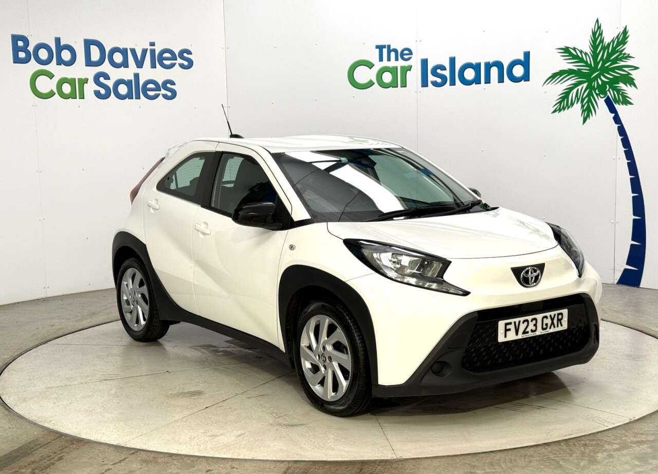 A 2023 TOYOTA AYGO X 1.0 VVT-i Pure Hatchback 5dr Petrol Manual Euro 6 (s/s) (72 ps) CarPlay Par A 2023 TOYOTA AYGO X 1.0 VVT-i Pure Hatchback 5dr Petrol Manual Euro 6 (s/s) (72 ps) CarPlay Par
