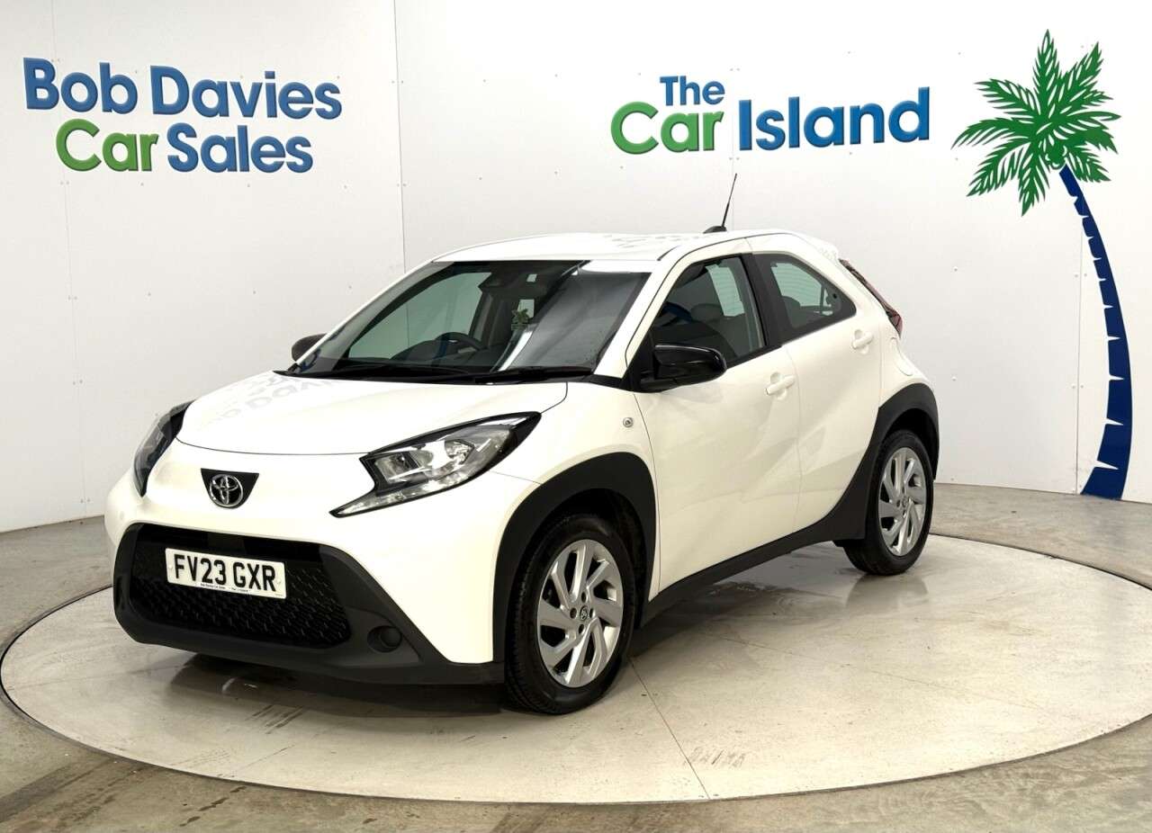 A 2023 TOYOTA AYGO X 1.0 VVT-i Pure Hatchback 5dr Petrol Manual Euro 6 (s/s) (72 ps) CarPlay Par A 2023 TOYOTA AYGO X 1.0 VVT-i Pure Hatchback 5dr Petrol Manual Euro 6 (s/s) (72 ps) CarPlay Par