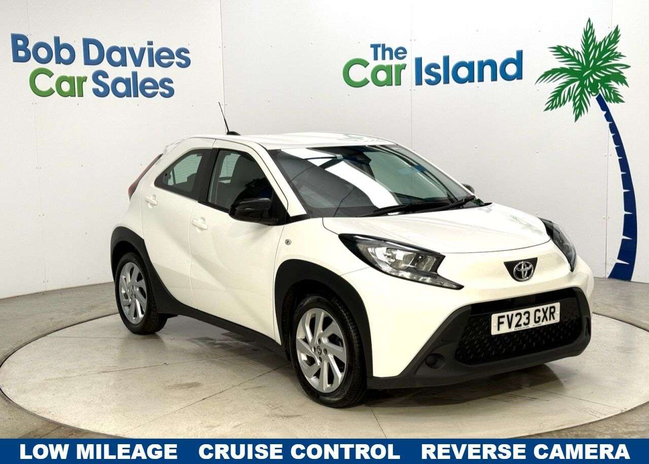 A 2023 TOYOTA AYGO X 1.0 VVT-i Pure Hatchback 5dr Petrol Manual Euro 6 (s/s) (72 ps) CarPlay Par A 2023 TOYOTA AYGO X 1.0 VVT-i Pure Hatchback 5dr Petrol Manual Euro 6 (s/s) (72 ps) CarPlay Par