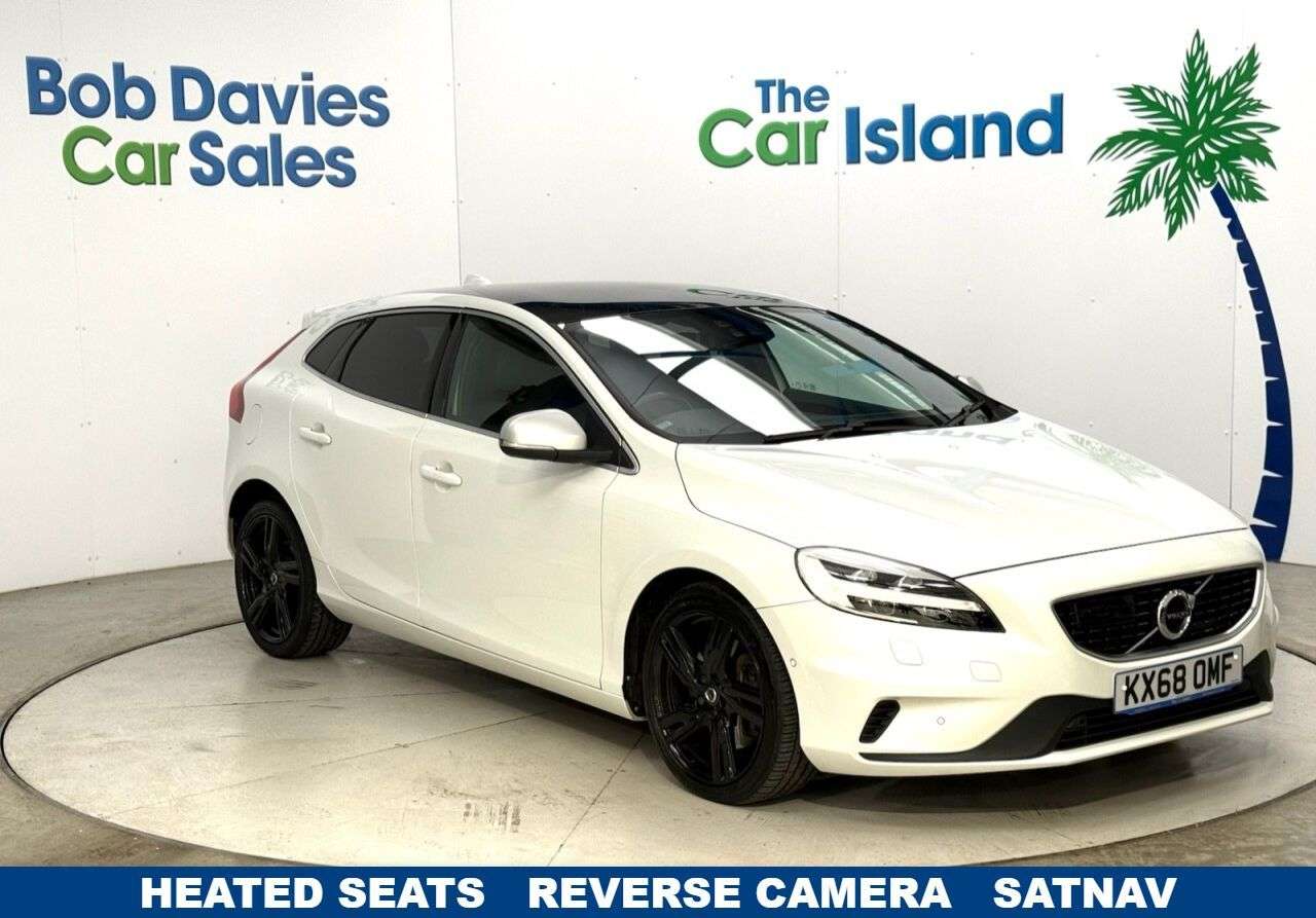 A 2018 VOLVO V40 1.5 T3 GPF R-Design Nav Plus Hatchback 5dr Petrol Auto Euro 6 (s/s) (152 ps A 2018 VOLVO V40 1.5 T3 GPF R-Design Nav Plus Hatchback 5dr Petrol Auto Euro 6 (s/s) (152 ps
