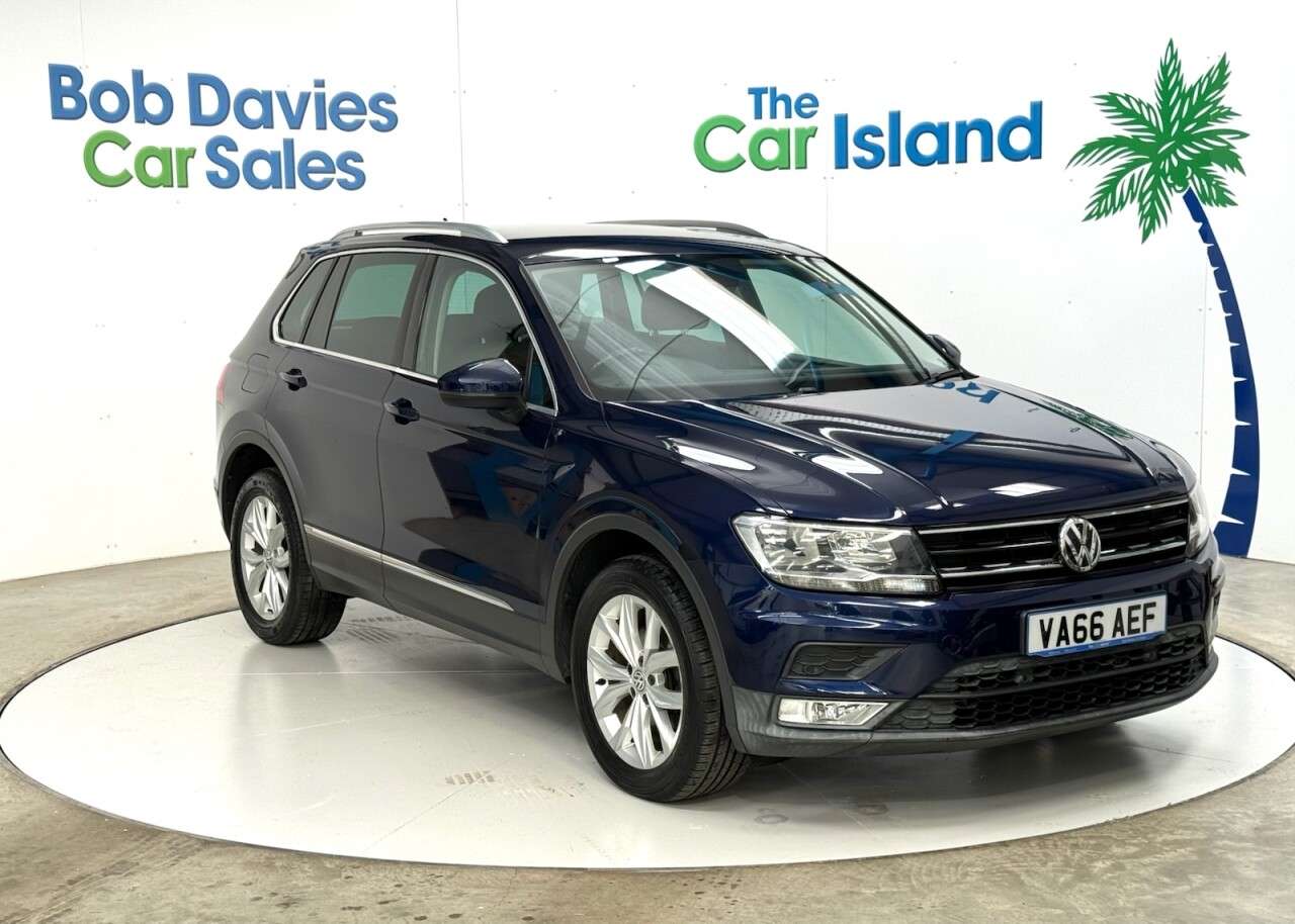 A 2016 VOLKSWAGEN TIGUAN 2.0 TDI BlueMotion Tech SE Navigation SUV 5dr Diesel DSG 4Motion Euro 6 (s/ A 2016 VOLKSWAGEN TIGUAN 2.0 TDI BlueMotion Tech SE Navigation SUV 5dr Diesel DSG 4Motion Euro 6 (s/