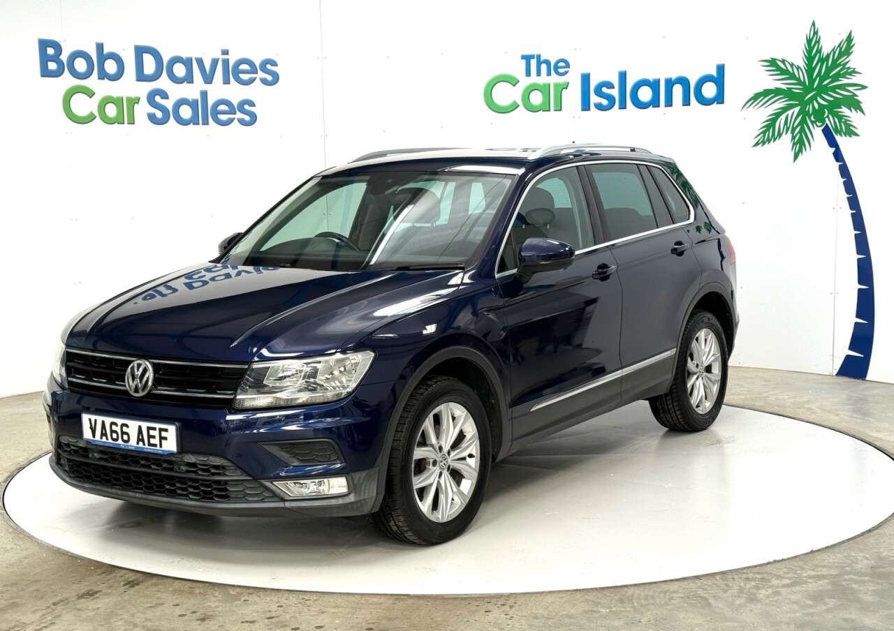 A 2016 VOLKSWAGEN TIGUAN 2.0 TDI BlueMotion Tech SE Navigation SUV 5dr Diesel DSG 4Motion Euro 6 (s/ A 2016 VOLKSWAGEN TIGUAN 2.0 TDI BlueMotion Tech SE Navigation SUV 5dr Diesel DSG 4Motion Euro 6 (s/